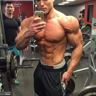One of the top publications of @robinphysique which has 1.2K likes and 11 comments