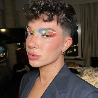 One of the top publications of @jamescharles which has 141.5K likes and 625 comments