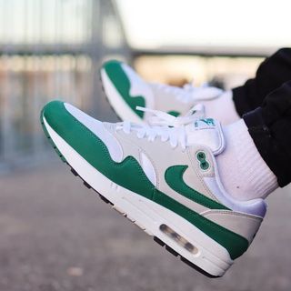 One of the top publications of @airmaxclub which has 1K likes and 7 comments