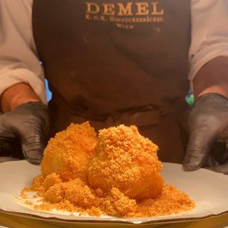 One of the top publications of @demel_wien which has 1.2K likes and 39 comments