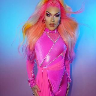 One of the top publications of @arielversace which has 1.6K likes and 40 comments