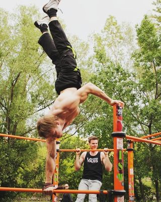 One of the top publications of @internationalstreetworkout which has 106 likes and 1 comments