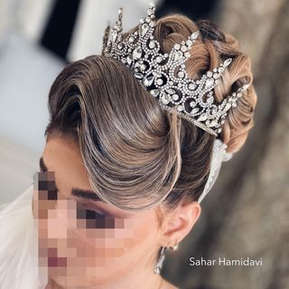 One of the top publications of @saharhamidavi_hairstyle which has 218 likes and 17 comments