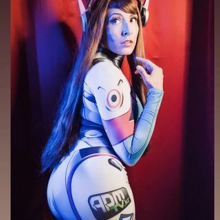 One of the top publications of @queen.gcosplay which has 218 likes and 9 comments