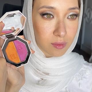 One of the top publications of @makeupby_hajar which has 320 likes and 3 comments