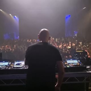 One of the top publications of @alyandfila which has 1.3K likes and 37 comments