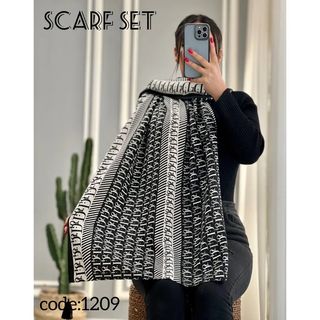 One of the top publications of @scarf_set which has 444 likes and 6 comments