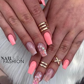 One of the top publications of @nailfashionbyjenny which has 827 likes and 68 comments