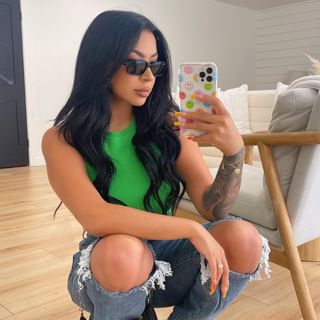 One of the top publications of @evettexo which has 19.5K likes and 138 comments