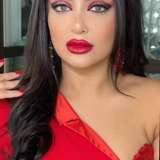 One of the top publications of @lailabatirova_makeup which has 1.1K likes and 64 comments
