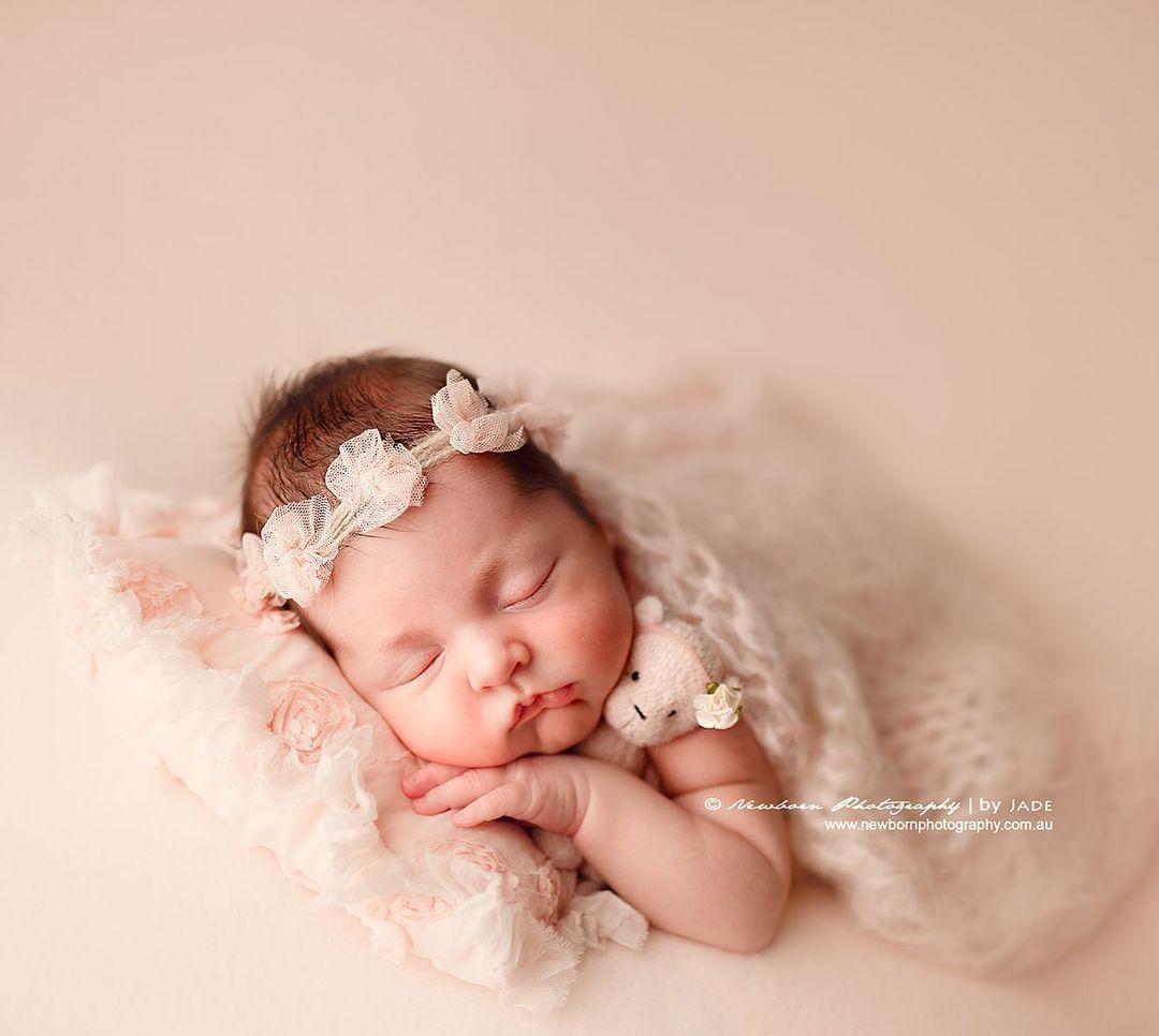 One of the top publications of @newbornphotographybyjade which has 1.6K likes and 29 comments