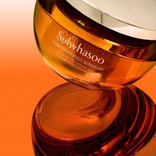 One of the top publications of @sulwhasoo.official which has 886 likes and 2 comments