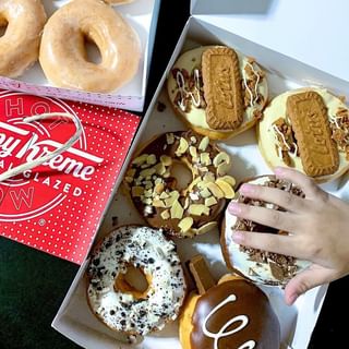 One of the top publications of @krispykremeph which has 1K likes and 6 comments