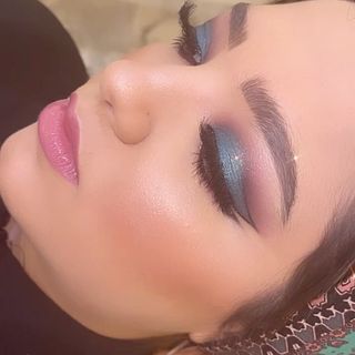 One of the top publications of @makeup.by.doaa which has 308 likes and 10 comments