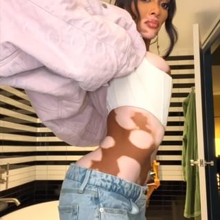 One of the top publications of @winnieharlow which has 51.5K likes and 334 comments