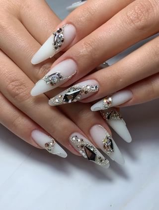 One of the top publications of @nail_art_xedish which has 429 likes and 12 comments