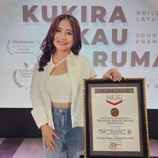 One of the top publications of @prillylatuconsina96 which has 511.4K likes and 1.3K comments
