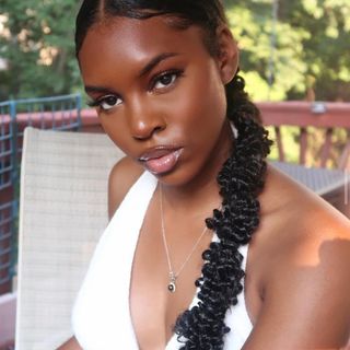 One of the top publications of @darkskinbaddiesdaily which has 232 likes and 1 comments