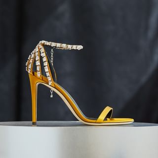 One of the top publications of @giuseppezanotti which has 2.1K likes and 12 comments
