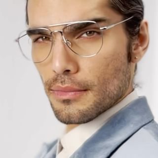 One of the top publications of @johnjacobseyewear which has 189 likes and 17 comments