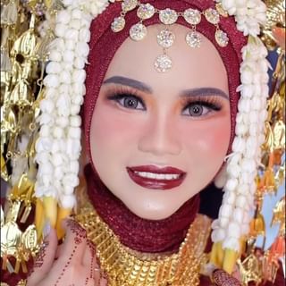 One of the top publications of @emji_makeup_bridal which has 12 likes and 0 comments