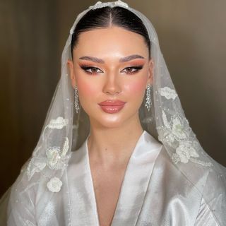 One of the top publications of @eman_makeup1 which has 1K likes and 50 comments
