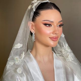 One of the top publications of @eman_makeup1 which has 2.1K likes and 101 comments