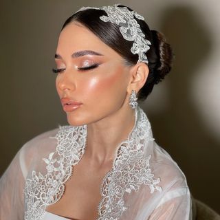 One of the top publications of @eman_makeup1 which has 170 likes and 13 comments