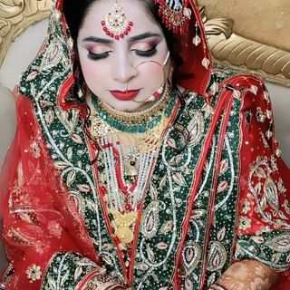 One of the top publications of @naazbridalmakeovers which has 65 likes and 0 comments