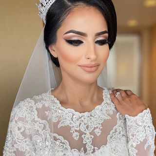 One of the top publications of @humasbridals which has 156 likes and 12 comments