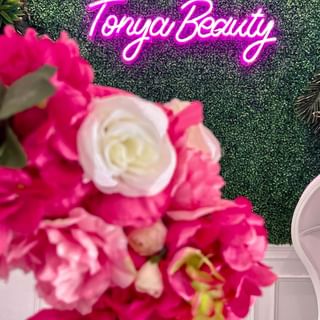 One of the top publications of @tonyabeauty which has 1.1K likes and 234 comments