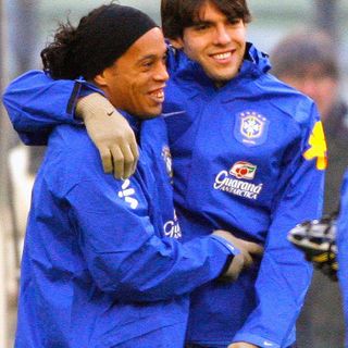 One of the top publications of @10ronaldinho_ which has 557 likes and 1 comments