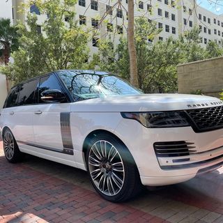 One of the top publications of @rangeroverofficial which has 24.5K likes and 155 comments