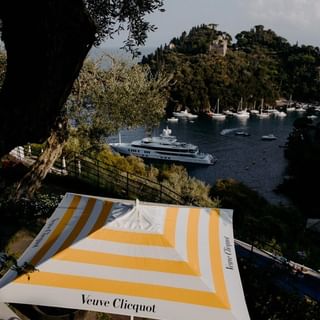 One of the top publications of @veuveclicquot which has 748 likes and 13 comments
