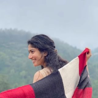 One of the top publications of @saipallavi.senthamarai which has 817.1K likes and 4.5K comments