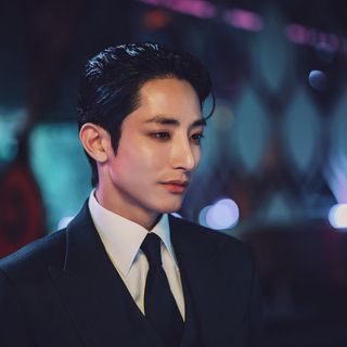 One of the top publications of @leesoohyuk which has 288K likes and 2.6K comments