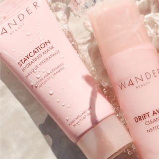 One of the top publications of @wander_beauty which has 370 likes and 10 comments