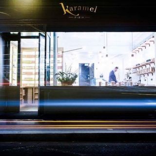 One of the top publications of @karamel_paris_officiel which has 386 likes and 16 comments