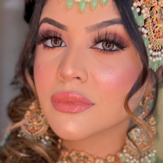 One of the top publications of @shazia_akhtar_mua which has 222 likes and 33 comments