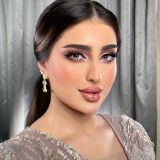 One of the top publications of @shaima_alqasimi_makeup which has 437 likes and 8 comments