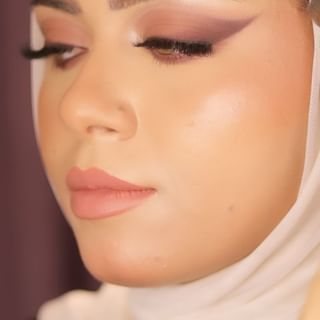 One of the top publications of @yasmine.abdallah.mua which has 259 likes and 5 comments