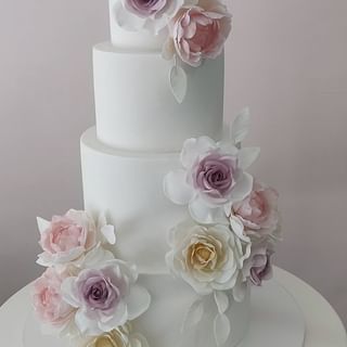 One of the top publications of @fayecahillcakedesign which has 124 likes and 3 comments