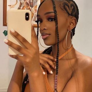 One of the top publications of @braids.beauties which has 1.4K likes and 3 comments