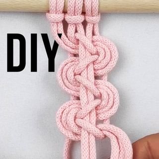 One of the top publications of @macrame_magic_knots which has 2.4K likes and 6 comments