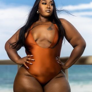 One of the top publications of @thecurvydy which has 3.4K likes and 110 comments