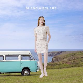 One of the top publications of @blancandeclare_official which has 959 likes and 4 comments