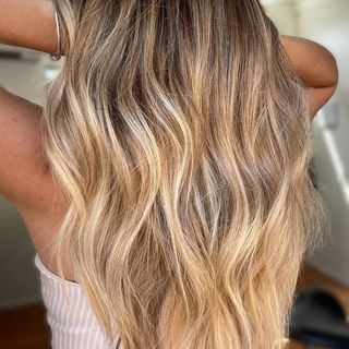 One of the top publications of @thesurfergirlbalayage which has 187 likes and 34 comments