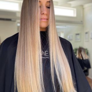 One of the top publications of @thesurfergirlbalayage which has 111 likes and 10 comments