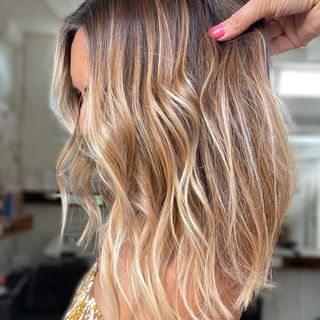 One of the top publications of @thesurfergirlbalayage which has 100 likes and 10 comments