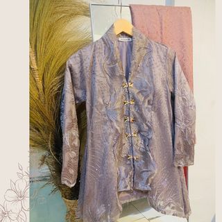 One of the top publications of @twothreeshop_kebaya which has 32 likes and 1 comments